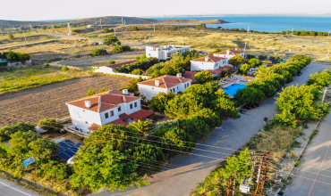 Bozcaada Havuzlu Otel